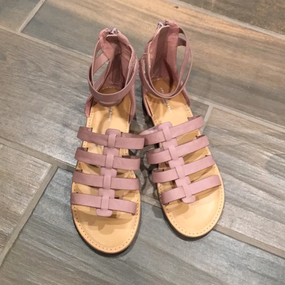 Flat sandals - Picture 2 of 4